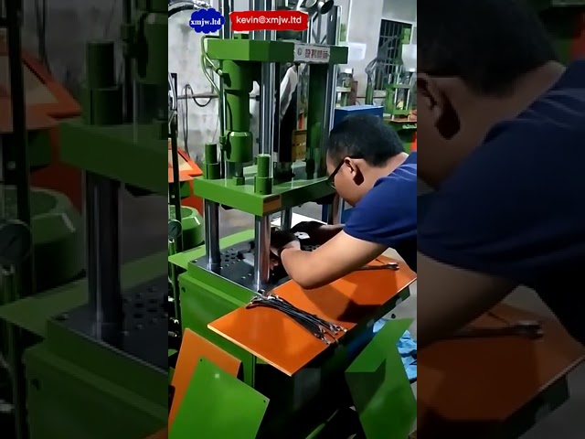 6000pcs Per Day USB Cable Making Machine for Micro-USB and Type-C Vertical Injection Molding