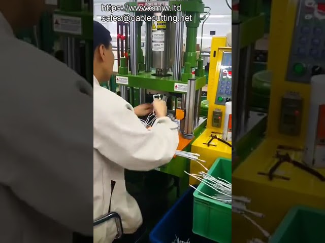 Small Vertical PVC Wire Plug Overmolding Injection Molding Machine