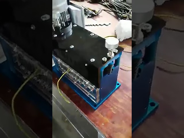 15-42mm Big Diameter Wire Cable Stripper Machine with Wheel Carton 370W 15kV 220V